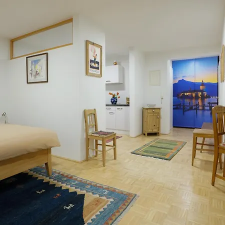 Apartment Homely In The Center With Garden View *